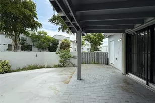 746 NW 105th Pl, Miami, FL 33172 - Photo 22