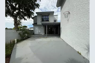 746 NW 105th Pl #A6, Miami, FL 33172 - Photo 24