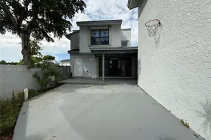 746 NW 105th Pl, Miami, FL 33172 - Photo 24