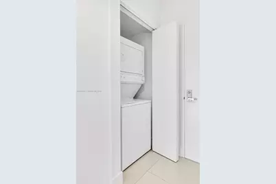 92 SW 3rd St #1403, Miami, FL 33130 - Photo 8