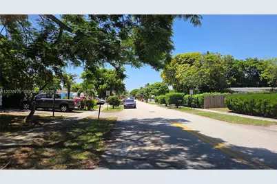 298 NE 46th St, Deerfield Beach, FL 33064 - Photo 6