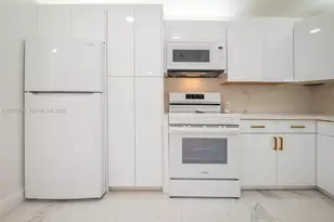 300 S Hollybrook Dr, Pembroke Pines, FL 33025 - Photo 10