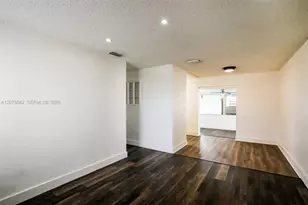 10020 SW 37th St, Miami, FL 33165 - Photo 4