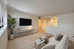 351 Palm Way, Pembroke Pines, FL 33025 - Photo 2