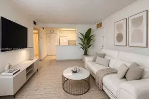 351 Palm Way, Pembroke Pines, FL 33025 - Photo 1