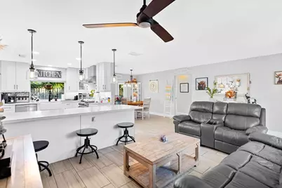 11660 NW 38th Pl, Sunrise, FL 33323 - Photo 8