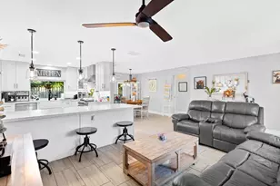 11660 NW 38th Pl, Sunrise, FL 33323 - Photo 8