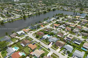 11660 NW 38th Pl, Sunrise, FL 33323 - Photo 32