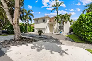 9067 NW 169th St, Miami Lakes, FL 33018 - Photo 2