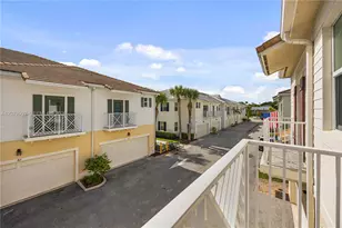 83 Palm Ln, Royal Palm Beach, FL 33411 - Photo 4