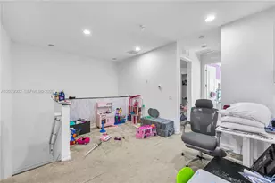 83 Palm Ln, Royal Palm Beach, FL 33411 - Photo 10