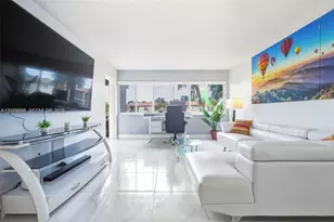 140 Lakeview Dr, Weston, FL 33326 - Photo 2