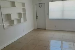 2024 NE 26th St, Wilton Manors, FL 33305 - Photo 2