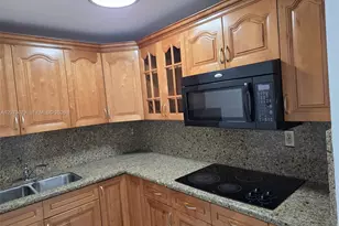 8320 NW 8th St, Miami, FL 33126 - Photo 22