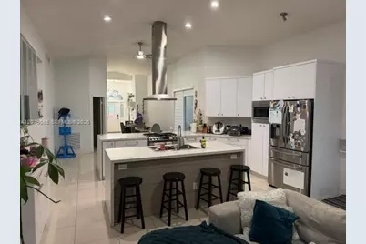 9771 NW 32nd St, Doral, FL 33172 - Photo 8