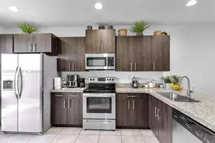 2438 SE 15th St, Homestead, FL 33035 - Photo 10