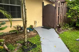 112 Fox Rd, Hollywood, FL 33024 - Photo 1