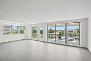 10180 W Bay Harbor Dr, Bay Harbor Islands, FL 33154 - Photo 2