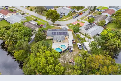 8330 NW 3rd St, Pembroke Pines, FL 33024 - Photo 26