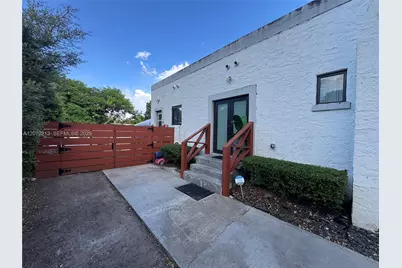 10841 NE 2nd Pl, Miami, FL 33161 - Photo 2