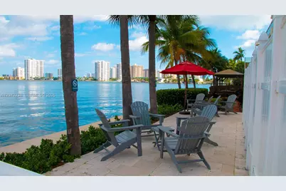 18100 N Bay Rd #809, Sunny Isles Beach, FL 33160 - Photo 2