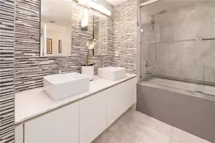 601 NE 36th St, Miami, FL 33137 - Photo 14