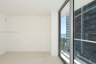 77 SE 5th St, Miami, FL 33131 - Photo 12