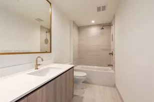 77 SE 5th St, Miami, FL 33131 - Photo 16