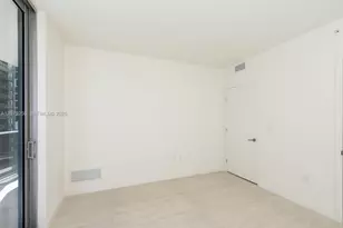 77 SE 5th St, Miami, FL 33131 - Photo 14
