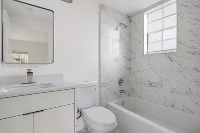 465 NE 165th St, Miami, FL 33162 - Photo 14