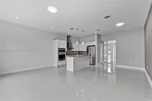 10517 NW 66th St, Doral, FL 33178 - Photo 10