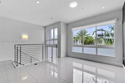 10517 NW 66th St, Doral, FL 33178 - Photo 2