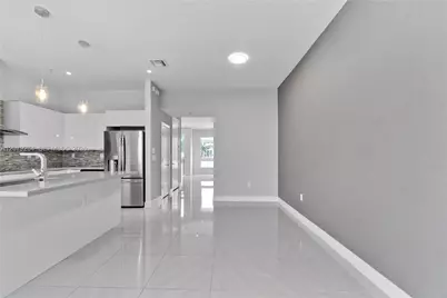 10517 NW 66th St, Doral, FL 33178 - Photo 6