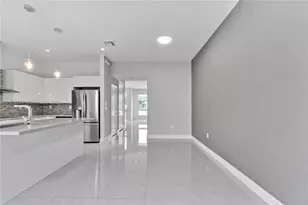 10517 NW 66th St, Doral, FL 33178 - Photo 6