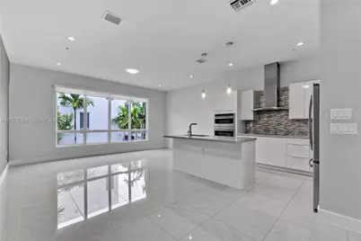 10517 NW 66th St, Doral, FL 33178 - Photo 6