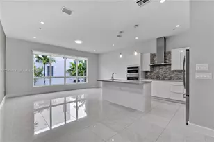 10517 NW 66th St, Doral, FL 33178 - Photo 6