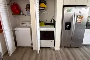 916 NW 8th St, Florida City, FL 33034 - Photo 16