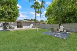 684 NE 35th St, Oakland Park, FL 33334 - Photo 12