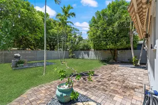 684 NE 35th St, Oakland Park, FL 33334 - Photo 8
