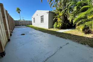2105 Monroe Terrace, Hollywood, FL 33020 - Photo 2