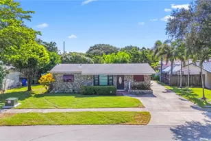 311 SW 70th Terrace, Pembroke Pines, FL 33023 - Photo 2