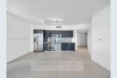 31 SE 6th St #1402, Miami, FL 33131 - Photo 2
