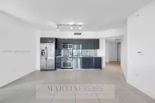 31 SE 6th St, Miami, FL 33131 - Photo 2