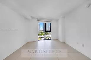 31 SE 6th St, Miami, FL 33131 - Photo 8