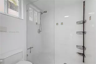 8888 Collins Ave, Surfside, FL 33154 - Photo 14