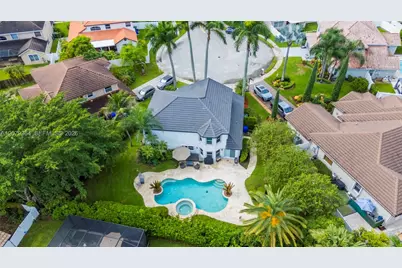 743 NW 174th Ter, Pembroke Pines, FL 33029 - Photo 2