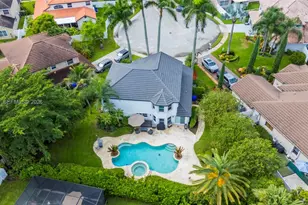 743 NW 174th Terrace, Pembroke Pines, FL 33029 - Photo 2