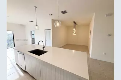 8015 NW 104th Ave #25, Doral, FL 33178 - Photo 4