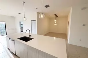 8015 NW 104th Ave, Doral, FL 33178 - Photo 4