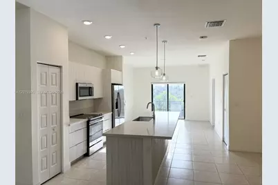 8015 NW 104th Ave #25, Doral, FL 33178 - Photo 6
